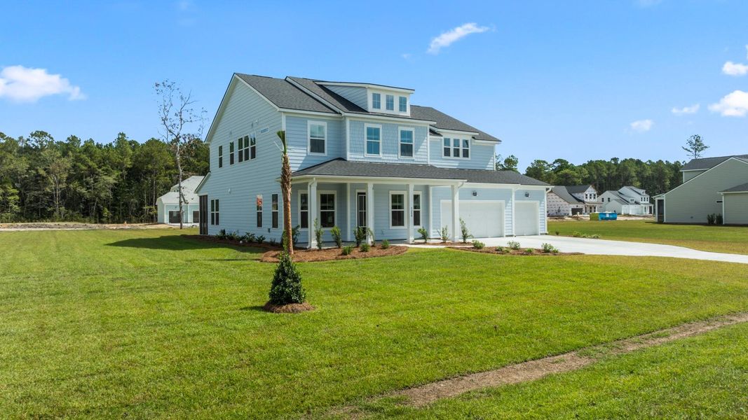 Exterior details and patio area of a home in Pamlico Terrace, Awendaw (Image 2).