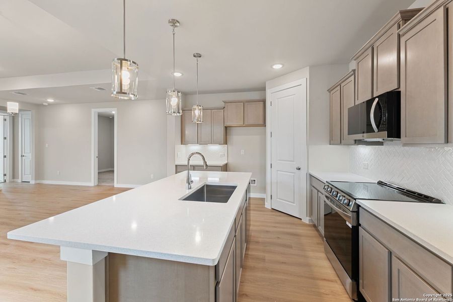 Furnished interior view inside a new home in Highland Ridge, New Braunfels (Image 5).