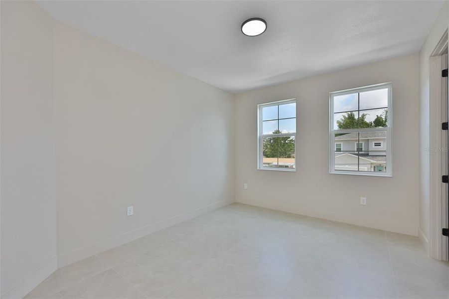 Spacious, unfurnished interior of a new home in , Tampa (Image 24).