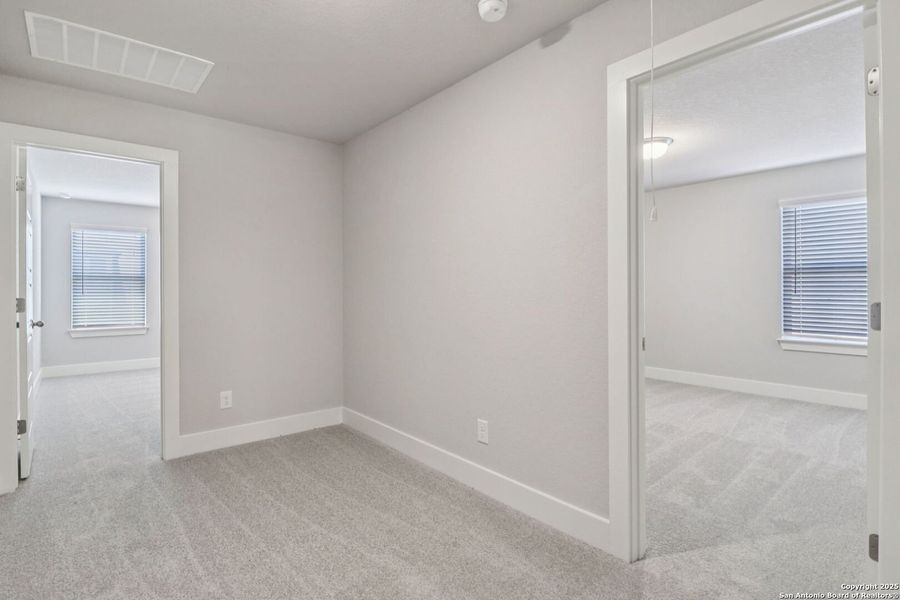Spacious, unfurnished interior of a new home in Fox Falls, Boerne (Image 27).