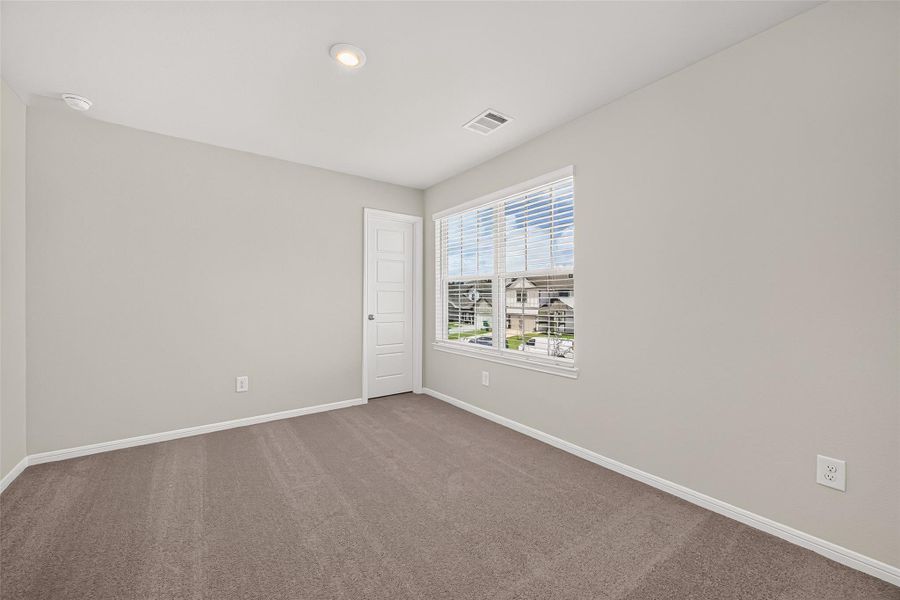 Spacious, unfurnished interior of a new home in Bammel Oaks, Houston (Image 32).