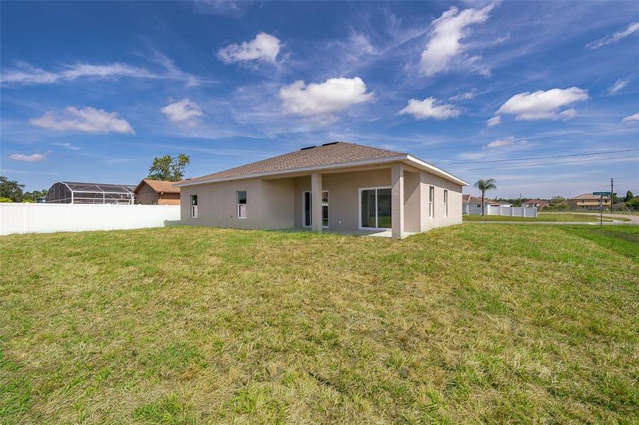 Exterior details and patio area of a home in , Kissimmee (Image 3).