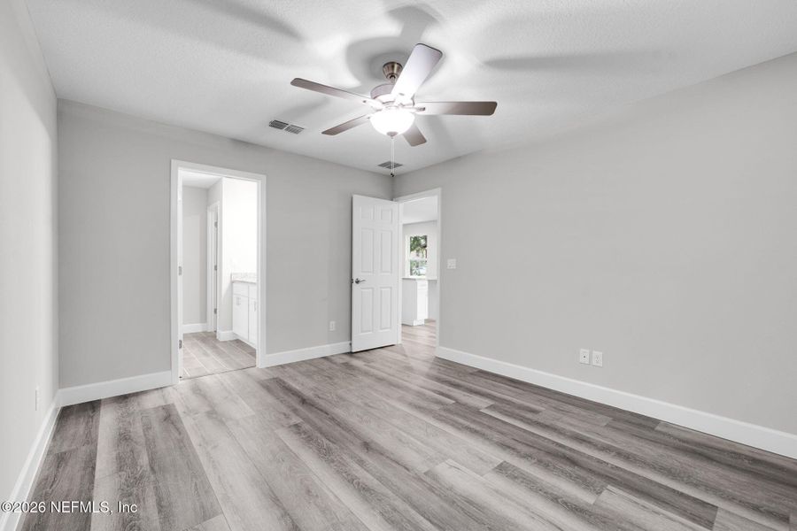 Spacious, unfurnished interior of a new home in , Jacksonville (Image 16).
