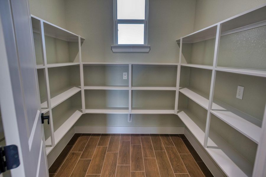 Spacious, unfurnished interior of a new home in , Angleton (Image 20).