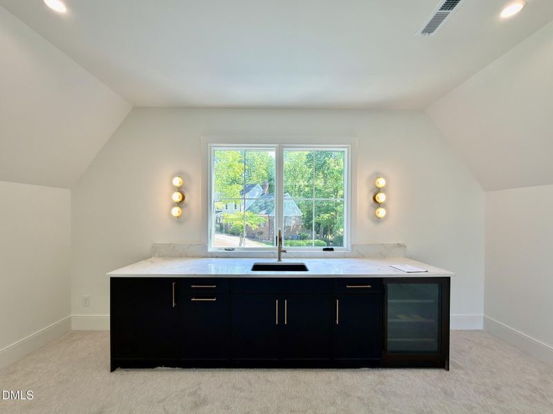 CAE83585-6895-4707-A690-8921003DB011_1_1