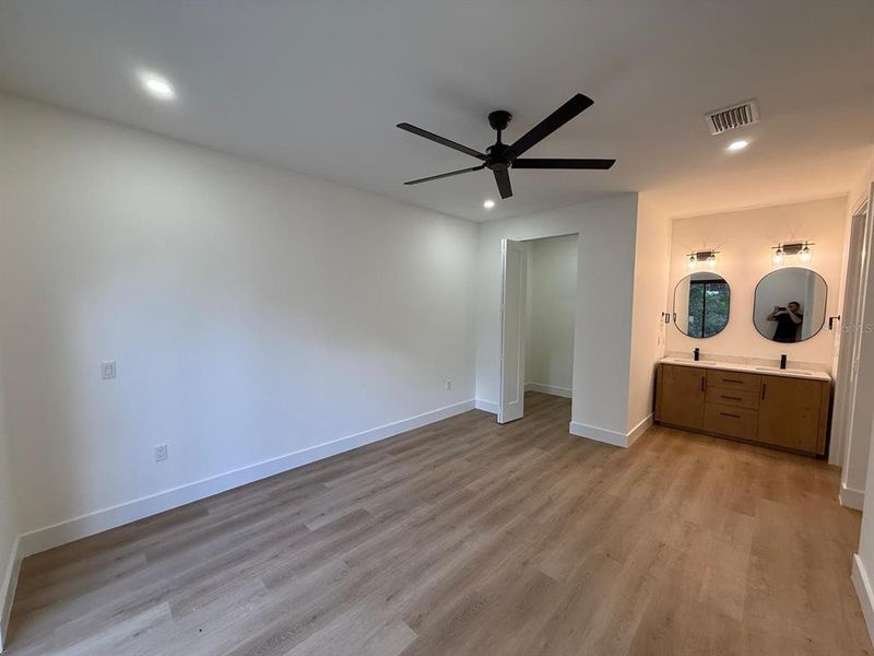 Spacious, unfurnished interior of a new home in , Lehigh Acres (Image 16).