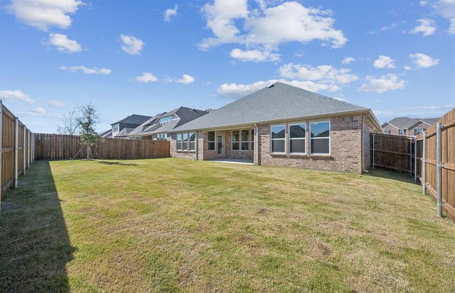 Beautiful backyard with lots of space Beautiful backyard with lots of space