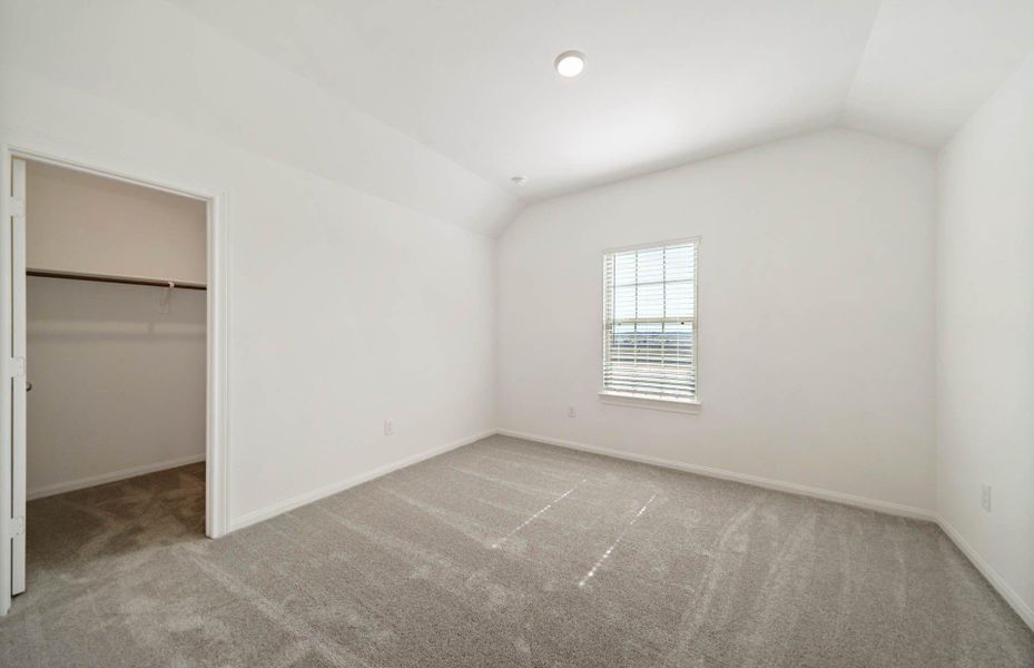 Spacious, unfurnished interior of a new home in Mavera, Conroe (Image 6).
