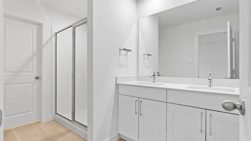 Furnished interior view inside a new home in Lexington Village, Missouri City (Image 13).