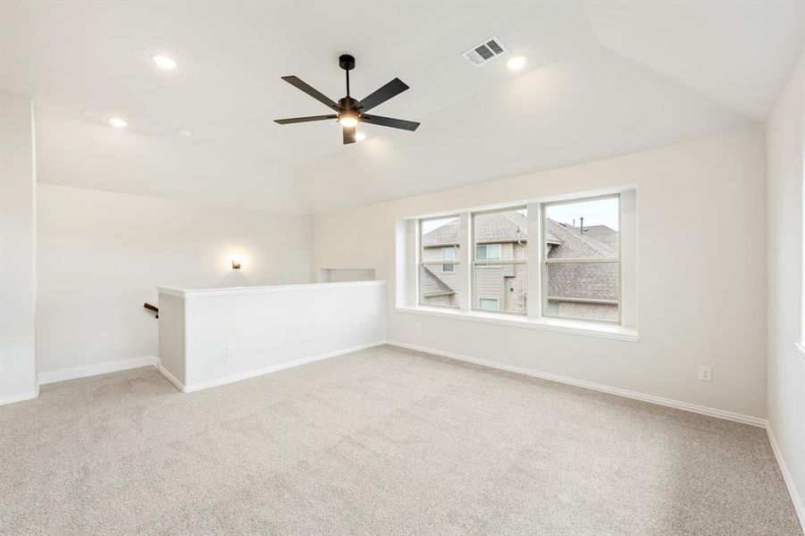 Spacious, unfurnished interior of a new home in Waverly Estates, Nevada (Image 21).