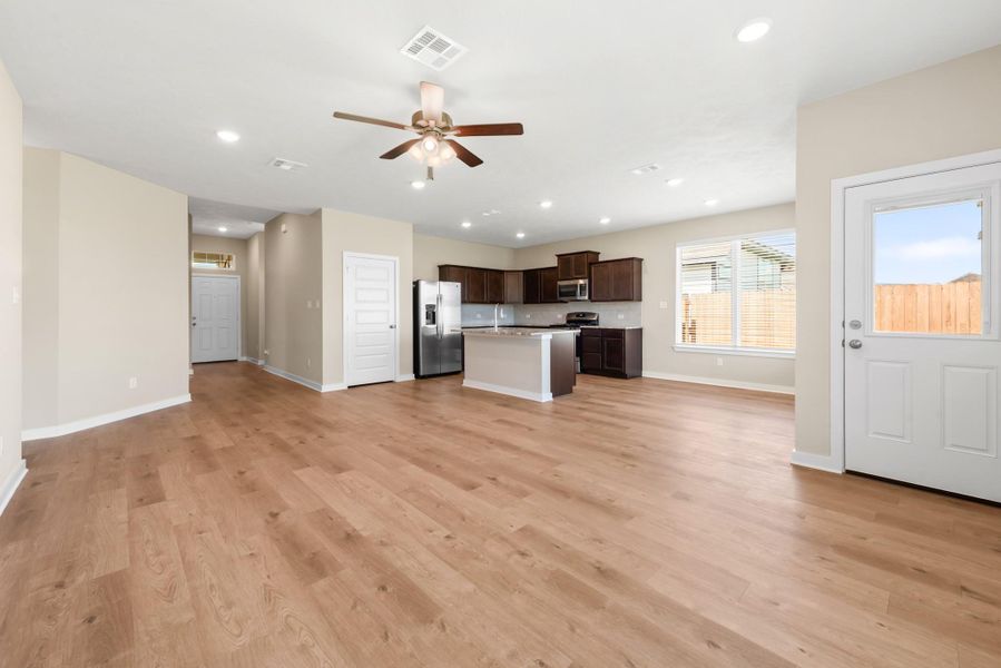 Spacious, unfurnished interior of a new home in , Caldwell (Image 27).