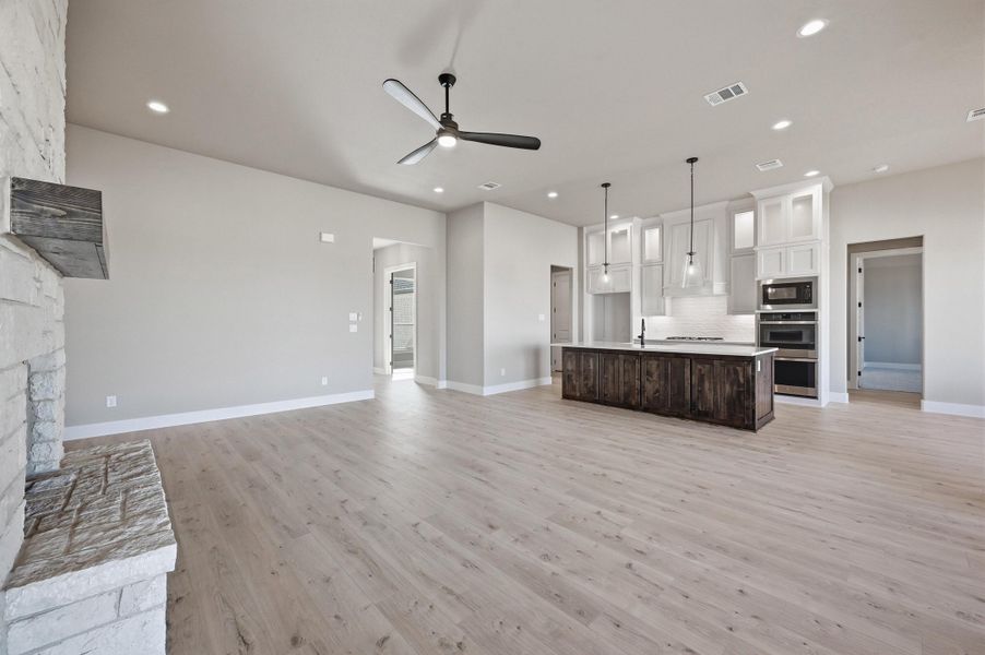 Spacious, unfurnished interior of a new home in Rocky Top Ranch, Azle (Image 26). Spacious, unfurnished interior of a new home in Rocky Top Ranch, Azle (Image 26).