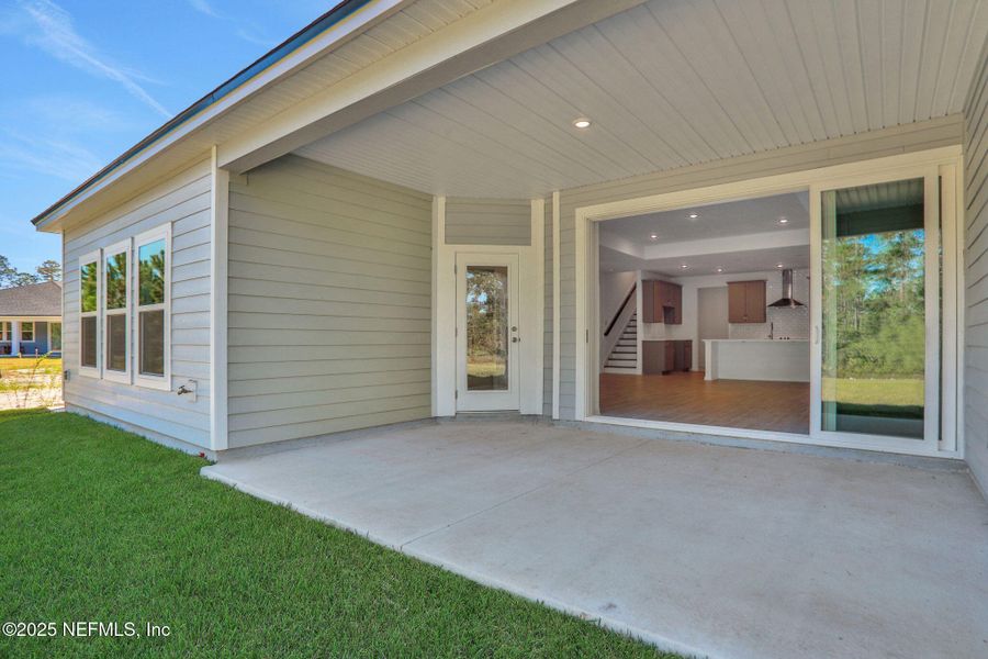 Exterior details and patio area of a home in , Green Cove Springs (Image 25).