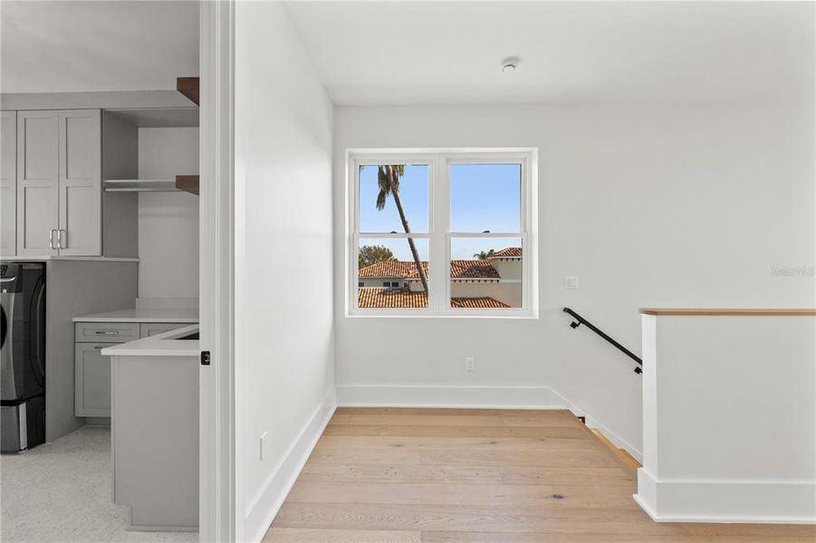 Spacious, unfurnished interior of a new home in , Tampa (Image 33).