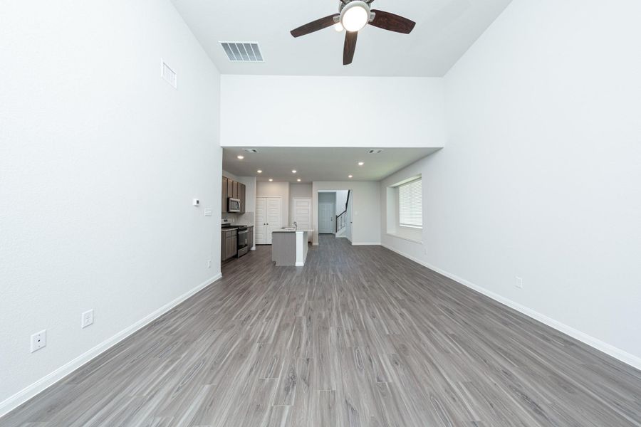 Spacious, unfurnished interior of a new home in River's Edge, Conroe (Image 13). Spacious, unfurnished interior of a new home in River's Edge, Conroe (Image 13).