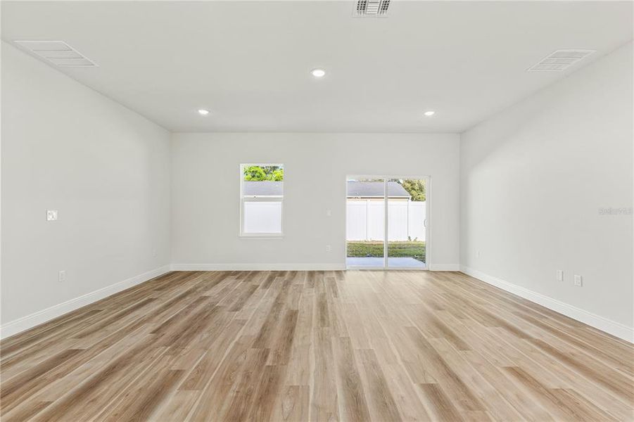 Spacious, unfurnished interior of a new home in , Ocala (Image 13).