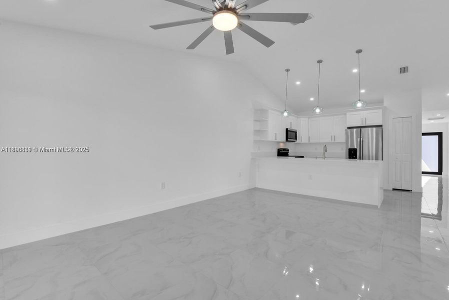 Spacious, unfurnished interior of a new home in , Lehigh Acres (Image 28).