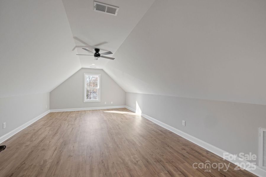 Spacious FROG (10'6" x 22'3") located above the garage Spacious FROG (10'6" x 22'3") located above the garage