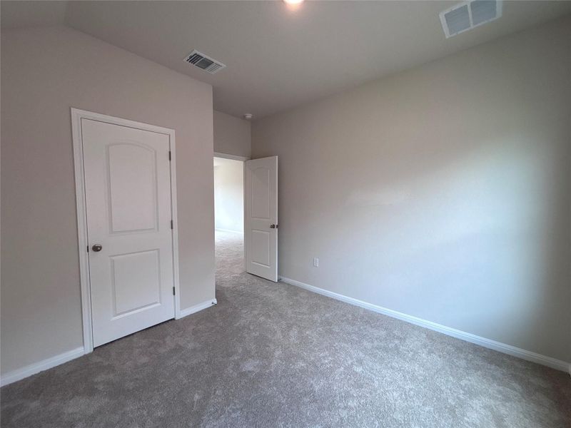 Spacious, unfurnished interior of a new home in The Colony, Bastrop (Image 15).