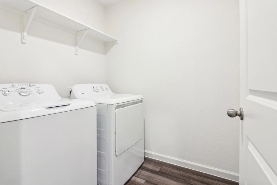 Representative interior finishes for a home built from the Endeavor by Starlight Homes in Sunrise at Arbor Ridge, La Vergne (Image 11).