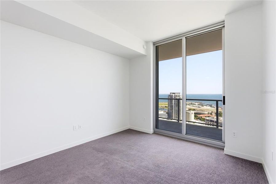 Spacious, unfurnished interior of a new home in , St. Petersburg (Image 17).