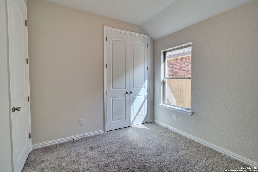 Spacious, unfurnished interior of a new home in Sunflower Ridge, New Braunfels (Image 22).