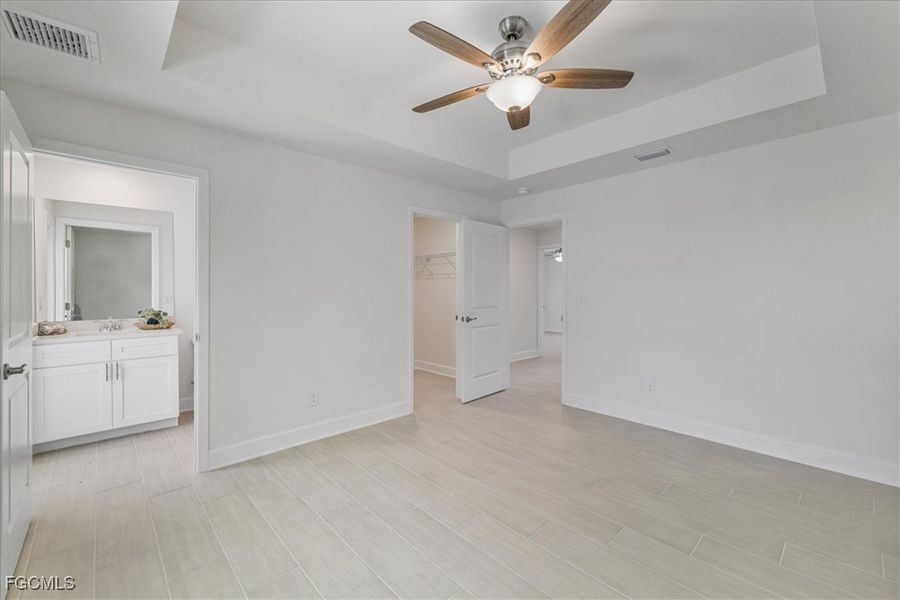 Spacious, unfurnished interior of a new home in Cape Coral, Cape Coral (Image 39).