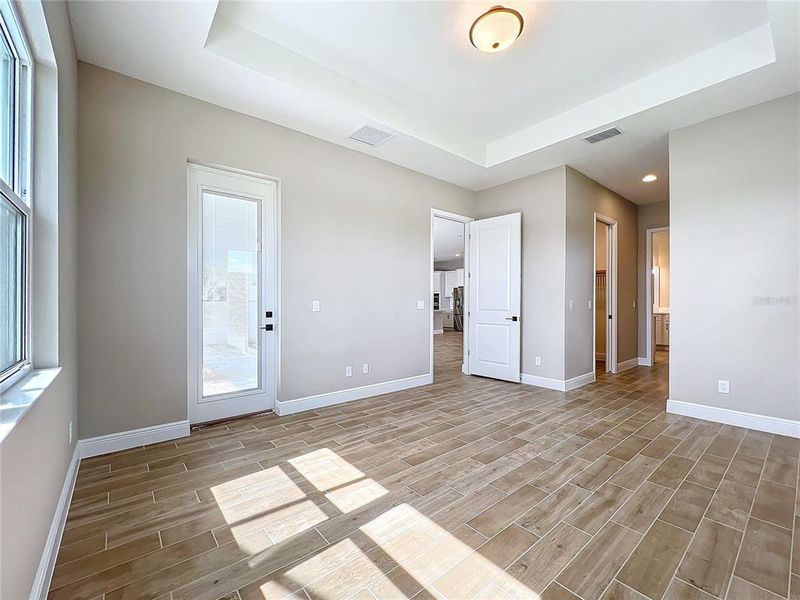 Spacious, unfurnished interior of a new home in Watercolor Place, Bradenton (Image 63).