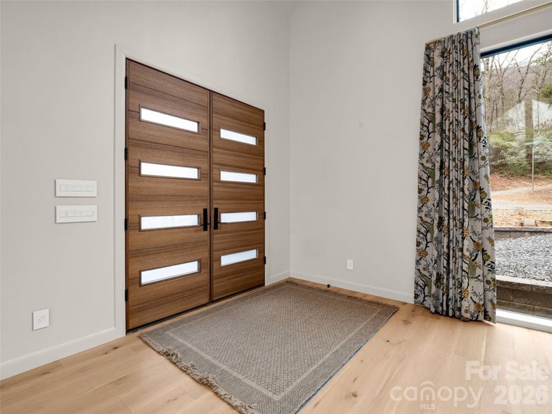 Spacious, unfurnished interior of a new home in , Lake Lure (Image 19).