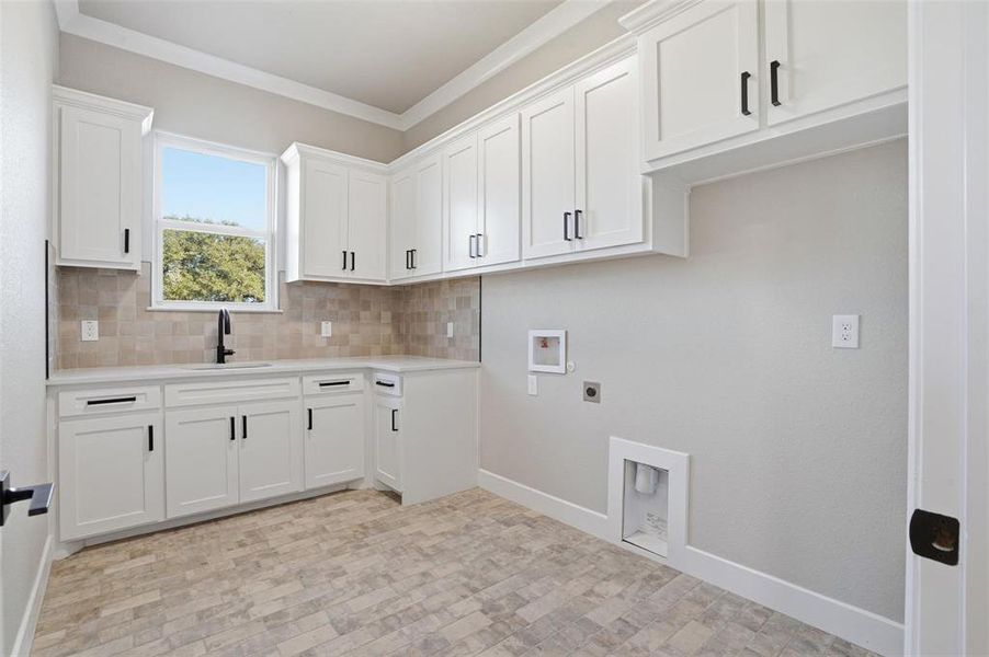 Furnished interior view inside a new home in , Weatherford (Image 10).