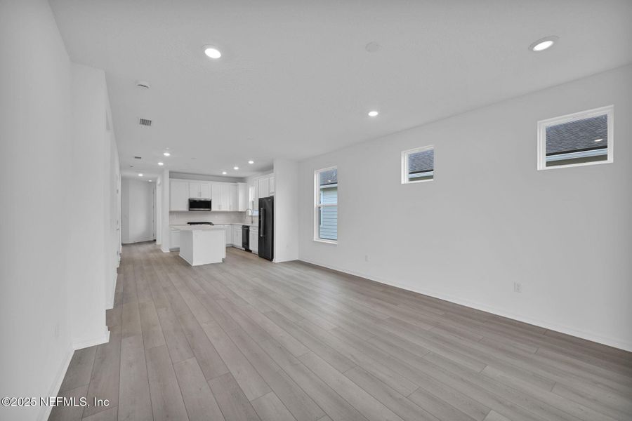 Spacious, unfurnished interior of a new home in , Yulee (Image 27).