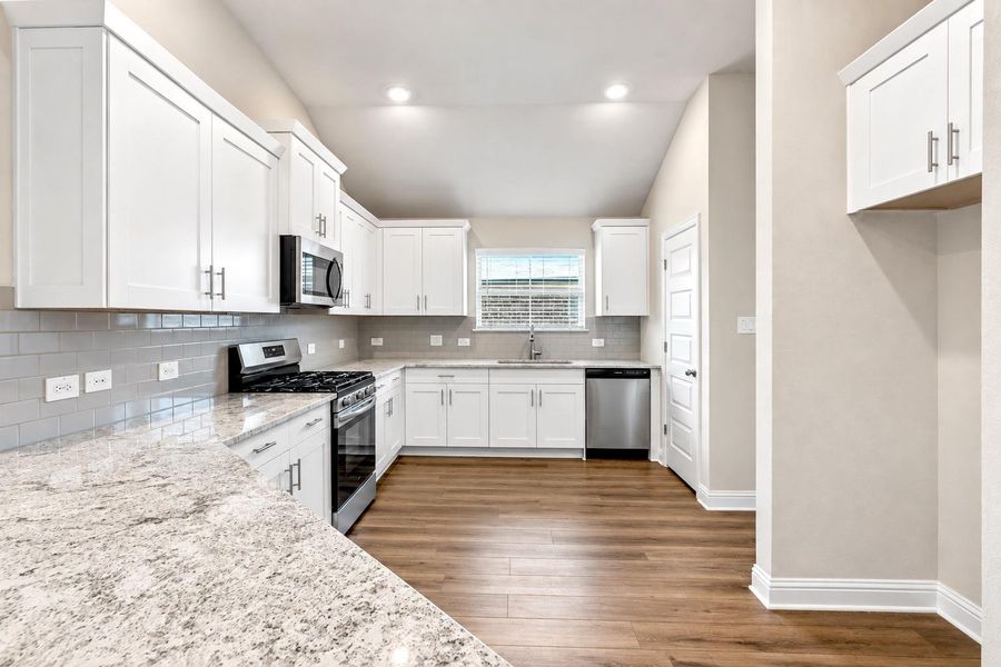 Furnished interior view inside a new home in Lago Mar, Texas City (Image 5).