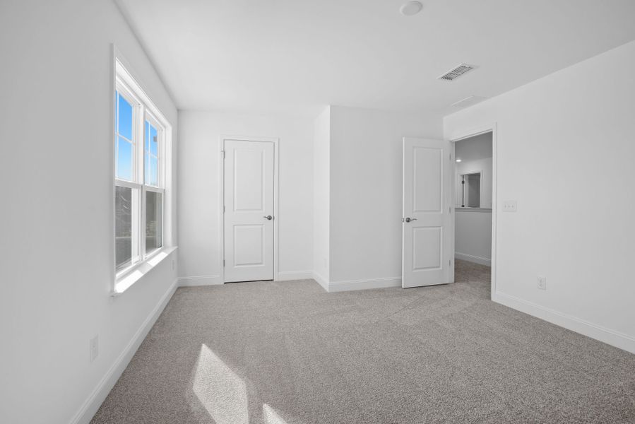 Spacious, unfurnished interior of a new home in Elmbrook, Indian Trail (Image 21).
