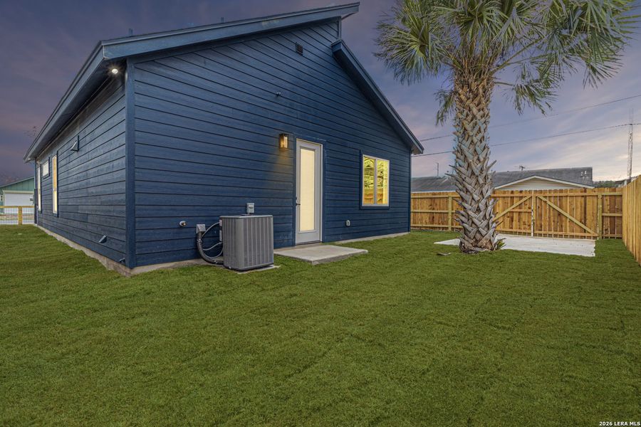 Exterior details and patio area of a home in , San Antonio (Image 16).