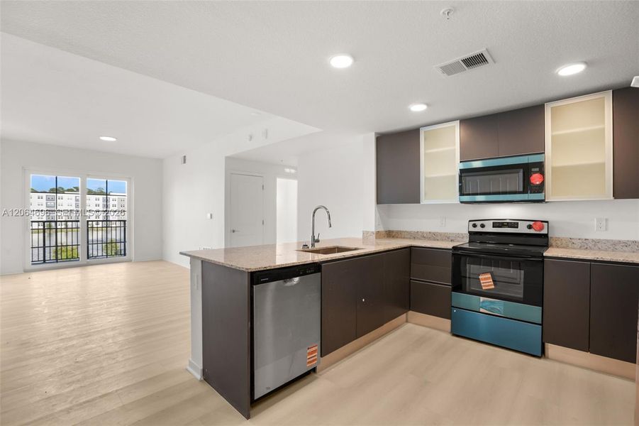 Furnished interior view inside a new home in , Orlando (Image 7).