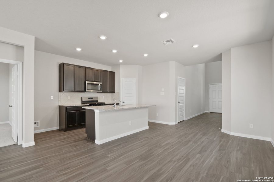 Spacious, unfurnished interior of a new home in Hickory Ridge, Elmendorf (Image 16). Spacious, unfurnished interior of a new home in Hickory Ridge, Elmendorf (Image 16).