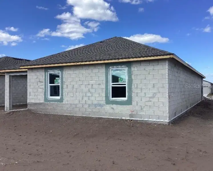 Exterior details and patio area of a home in Sunbrooke, St. Cloud (Image 3).