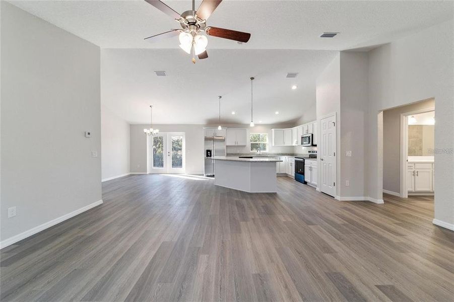 Spacious, unfurnished interior of a new home in , Dunnellon (Image 39).