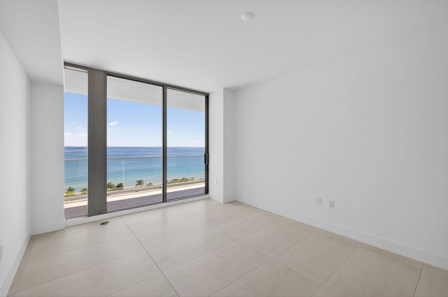 Spacious, unfurnished interior of a new home in , Fort Lauderdale (Image 26).