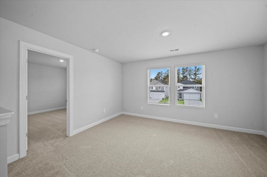 Spacious, unfurnished interior of a new home in Creek Ridge - Heritage Collection, Spartanburg (Image 18).