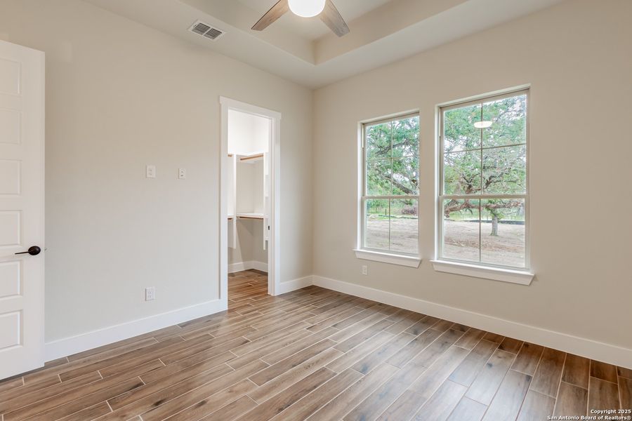 Spacious, unfurnished interior of a new home in , La Vernia (Image 22).