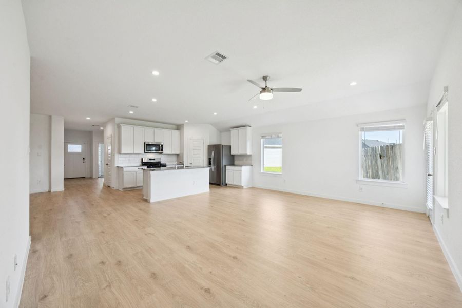 Spacious, unfurnished interior of a new home in , Fulshear (Image 21). Spacious, unfurnished interior of a new home in , Fulshear (Image 21).