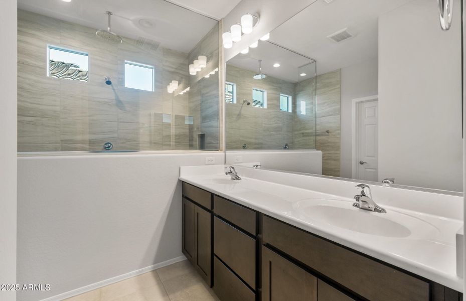 Owner's Bathroom Owner's Bathroom