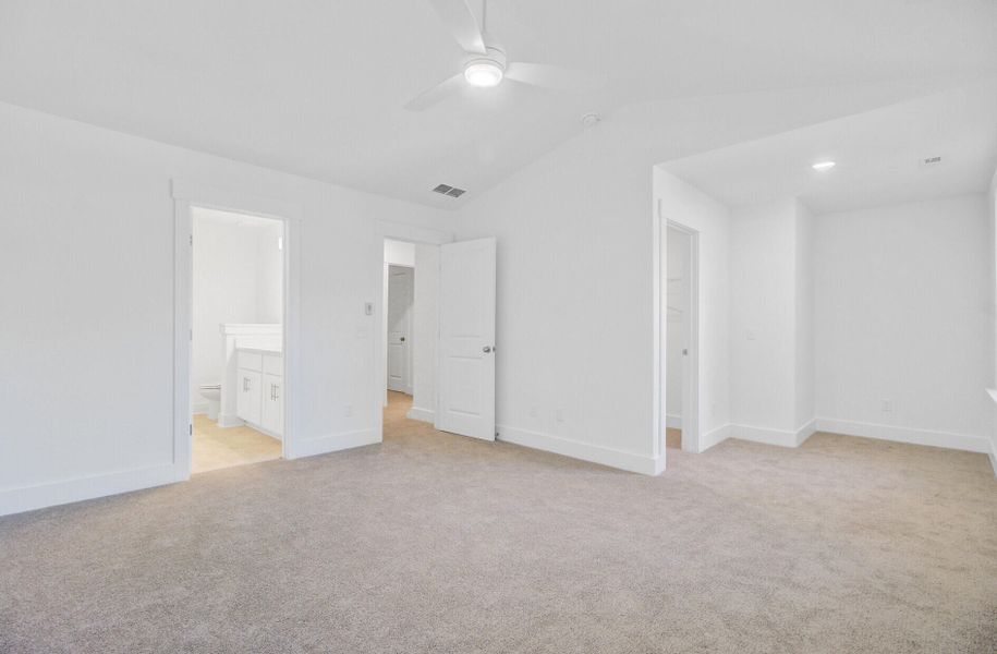Spacious, unfurnished interior of a new home in , Charleston (Image 25).