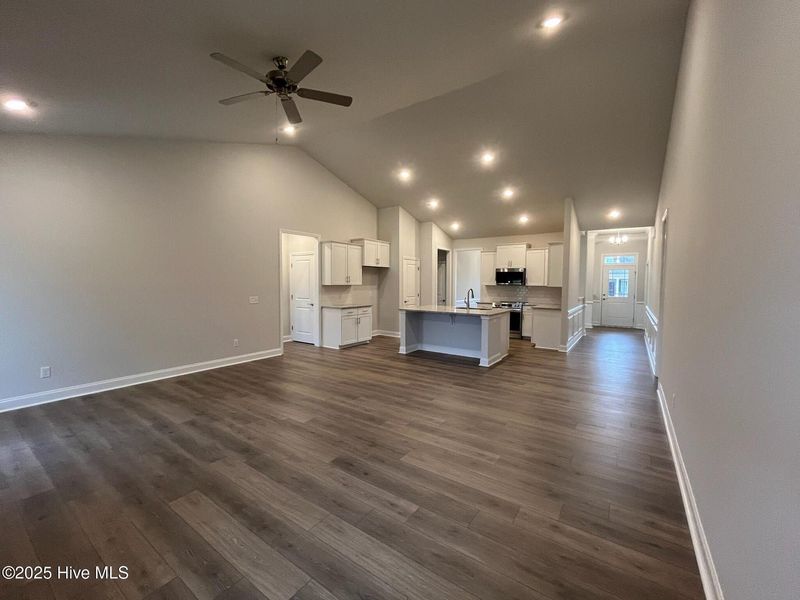 Spacious, unfurnished interior of a new home in Palmetto Creek, Bolivia (Image 15).