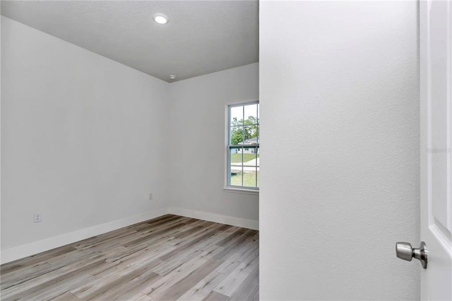 Spacious, unfurnished interior of a new home in , Ocala (Image 21).