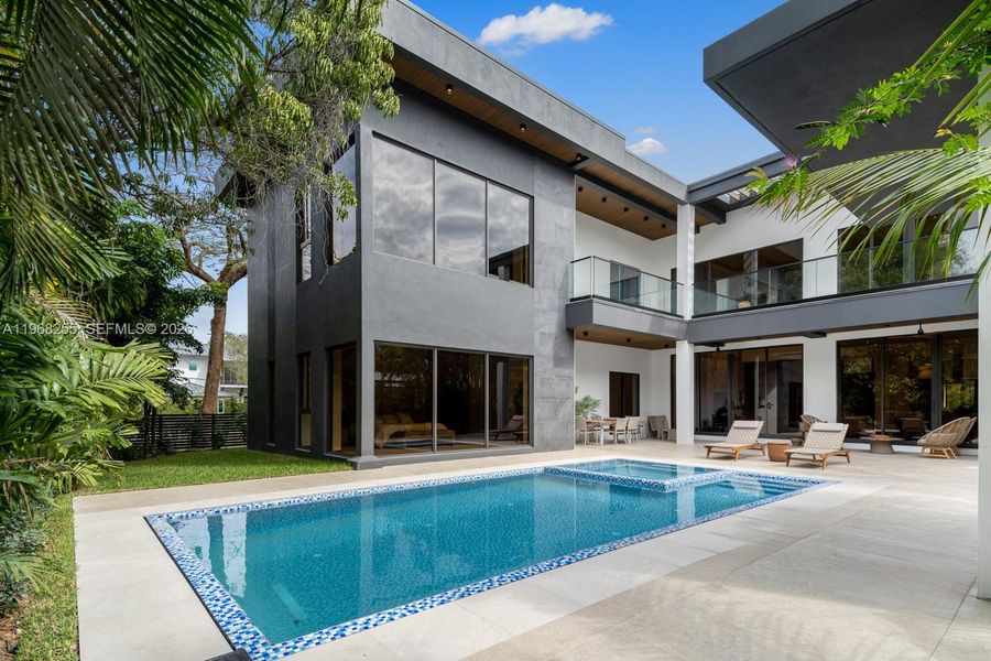 Exterior details and patio area of a home in , Miami (Image 29).