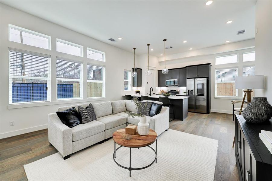 Modern Open-Plan Living Space with Chef's Kitchen