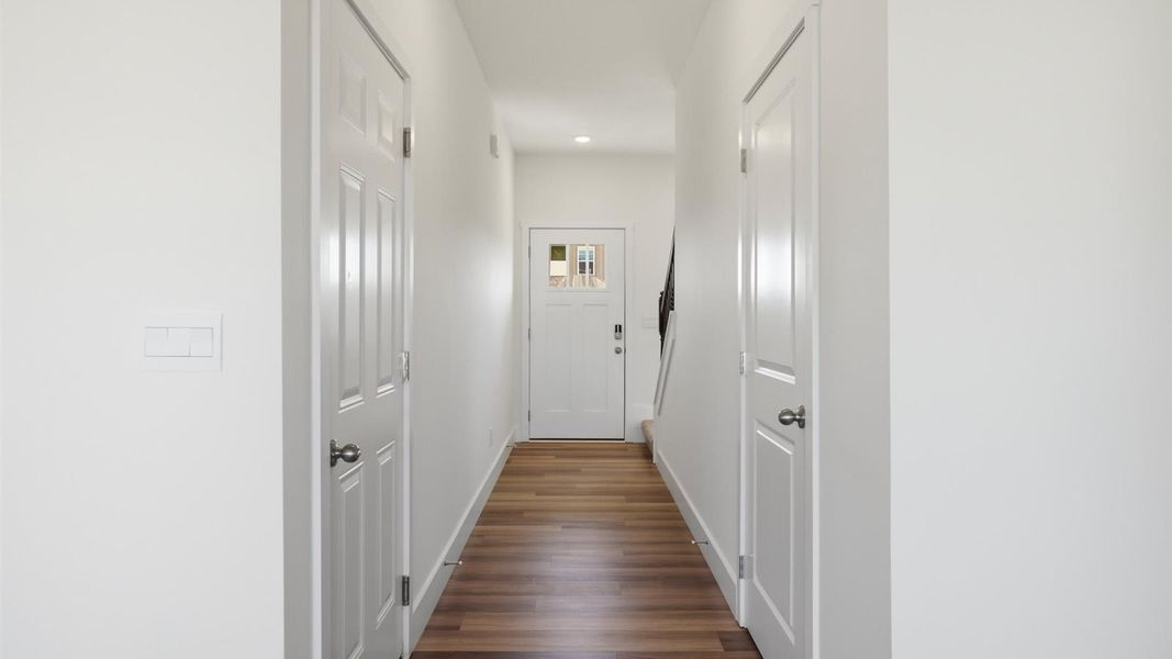 Spacious, unfurnished interior of a new home in Millstone Village, Morristown (Image 21).