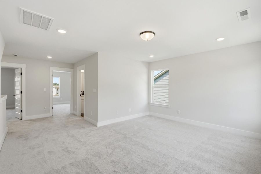 Spacious, unfurnished interior of a new home in Waterford Commons, Rock Hill (Image 38).